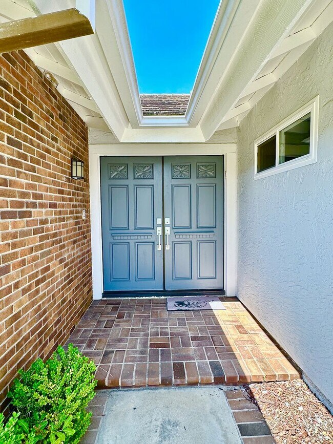 Building Photo - FOR RENT Call For Availability 3Br/3Ba 2128 Sqft Fully Furnished Del Mar Heights Vacation Home, C...