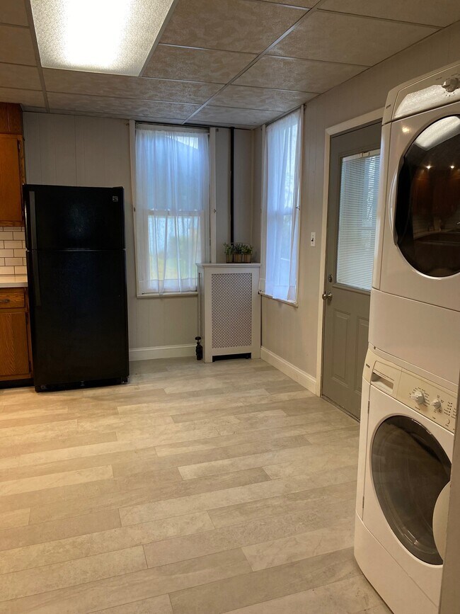 Building Photo - 260 S 6th St