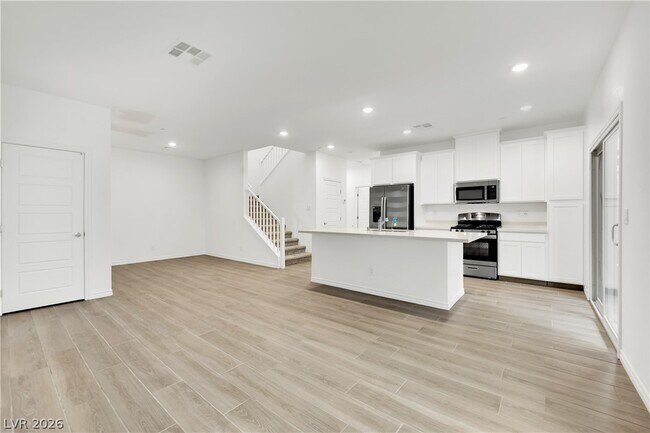 Building Photo - 600 N Carriage Hill Dr