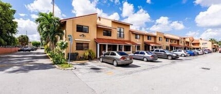 Building Photo - 2740 W 61st St
