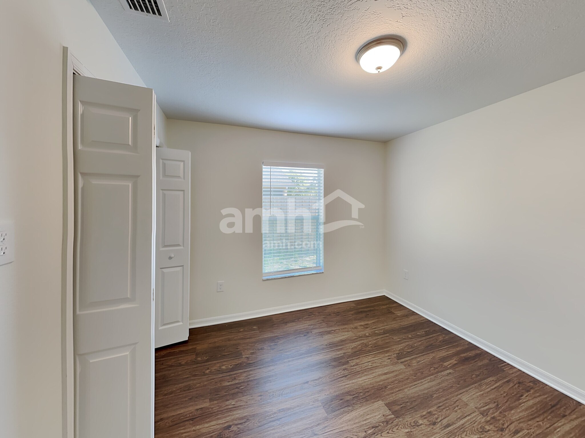 Building Photo - 9605 27th Ave E