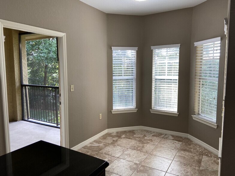 DINETTE W/ WALK OUT TO SCREENED PATIO - 219 Villa Di Este Ter