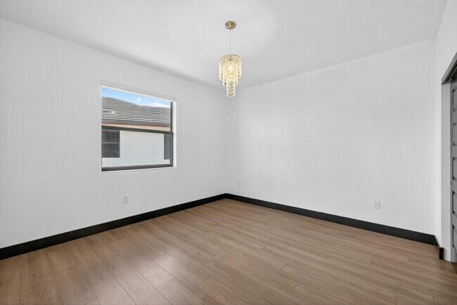 Building Photo - 15800 NW 88th Ave