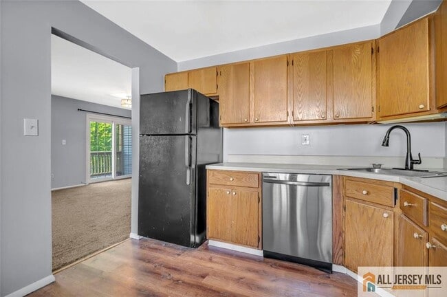 Building Photo - 6092 Cedar Ct