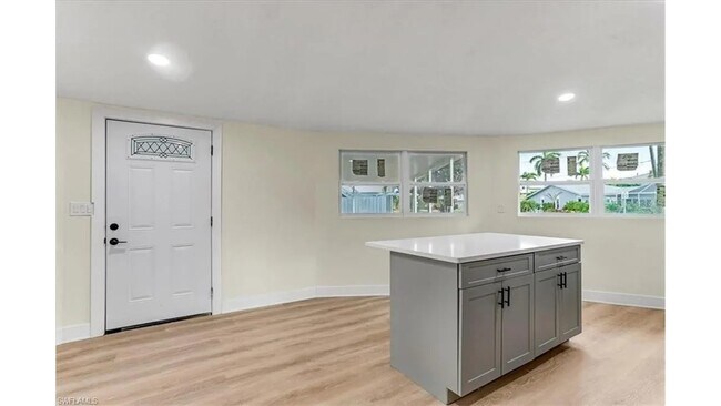 Building Photo - 190 Tarpon Rd