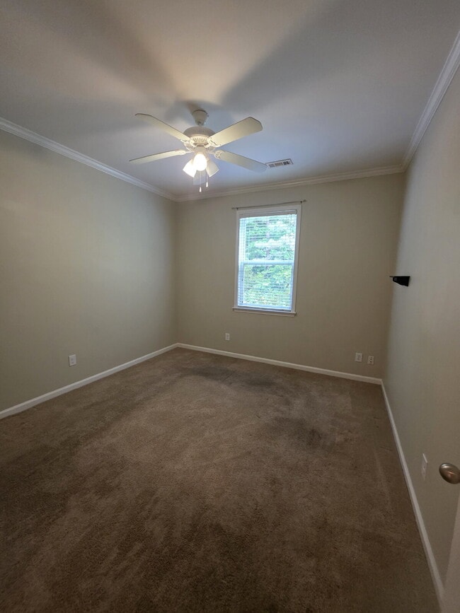 Building Photo - 46 Brookview Dr