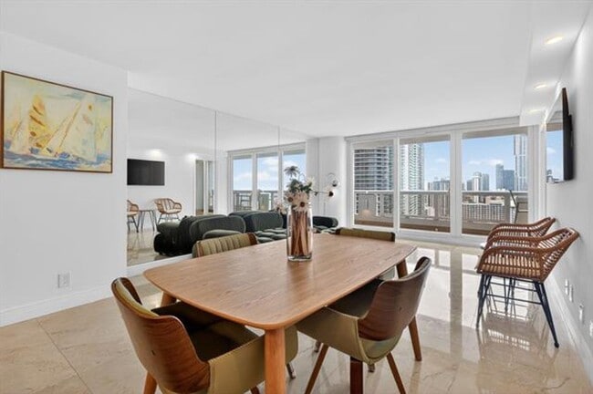 Building Photo - 1717 N Bayshore Dr