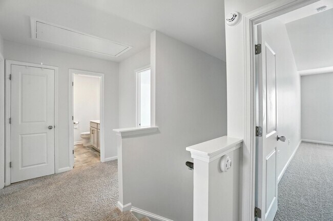 Building Photo - Stunning home, Move-in Ready!