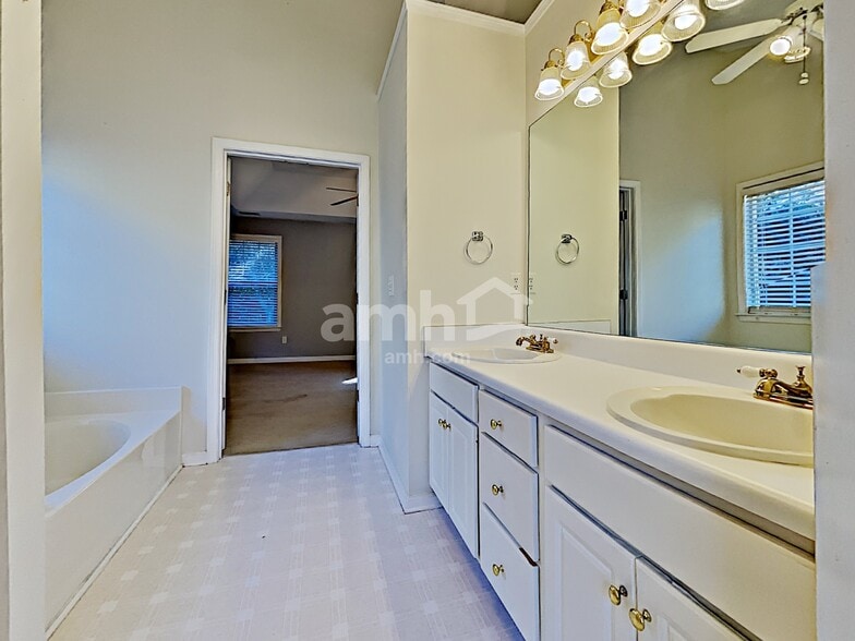 Building Photo - 349 Ethridge Dr NW