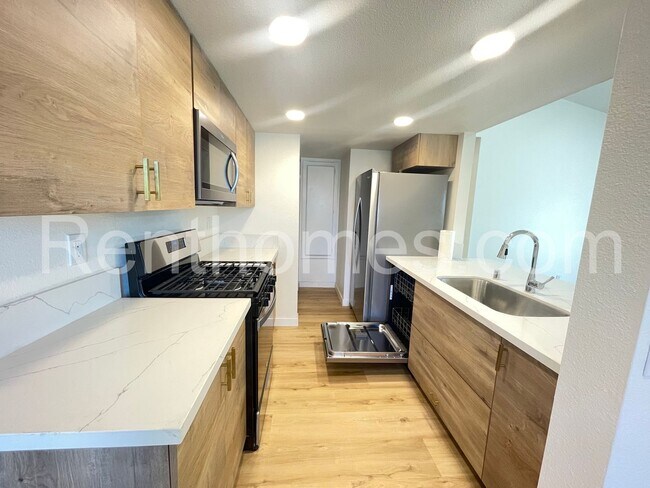 Building Photo - 9489 Fairgrove Ln