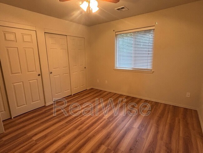 Building Photo - 175 Barron Ct