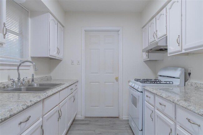 Building Photo - 1430 TX-46