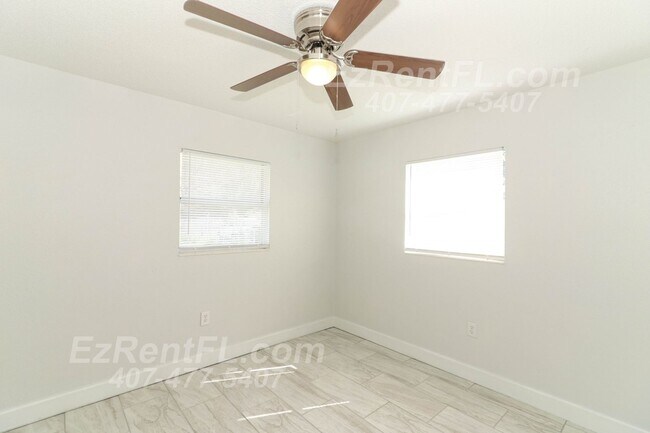 Building Photo - Remodeled 4/1.5 with Large Family Room