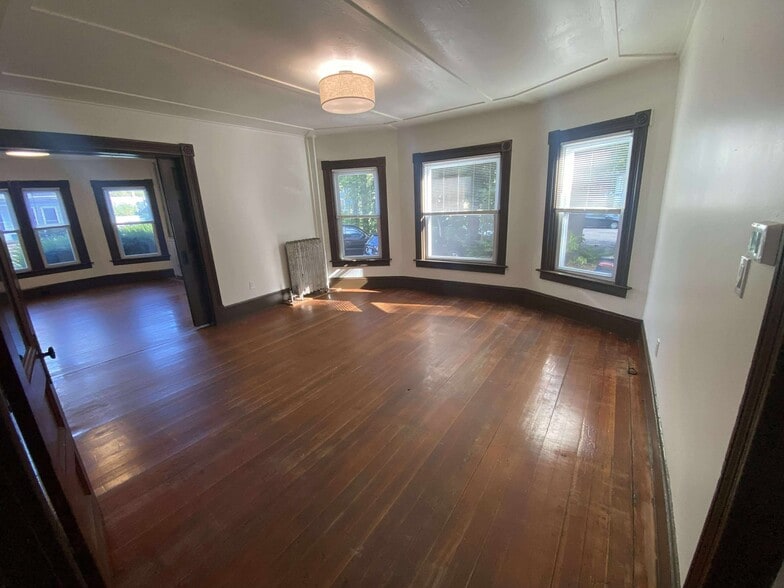 living room - 66 Franklin St
