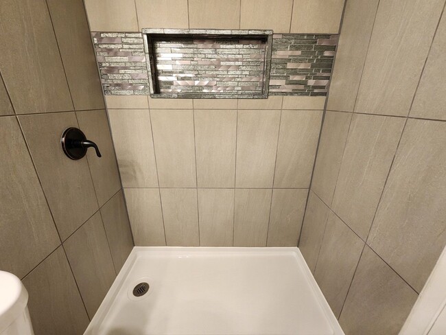 Building Photo - Renovated Beauty with a full-service Casita