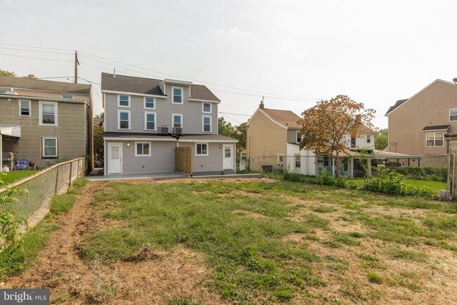 Building Photo - 454 Old Elm St