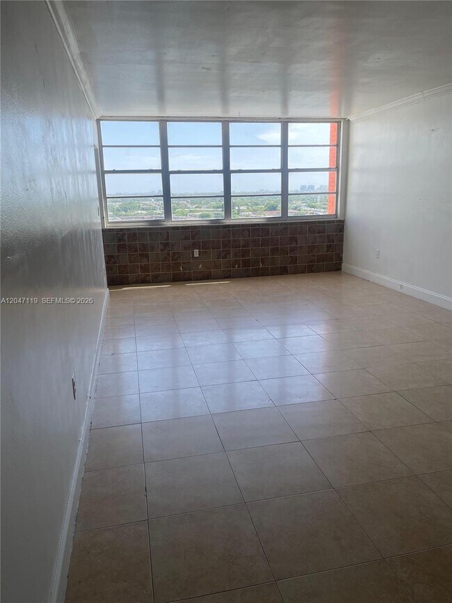 Building Photo - 1351 NE Miami Gardens Dr