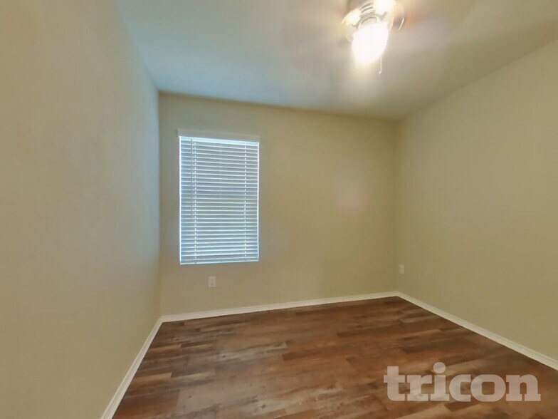 Building Photo - 460 Blue Crow Ln