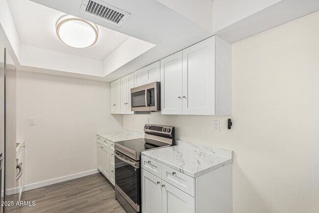 Building Photo - 6480 N 82nd St