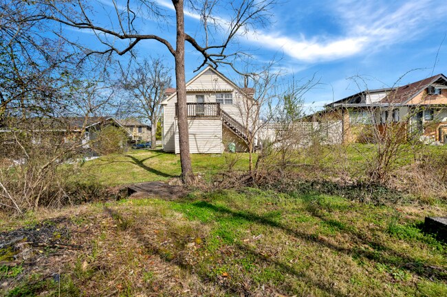 Building Photo - 600 Larkin Springs Rd