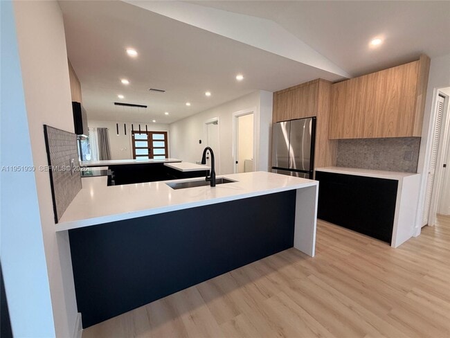 Building Photo - 1462 SW 25th Ave