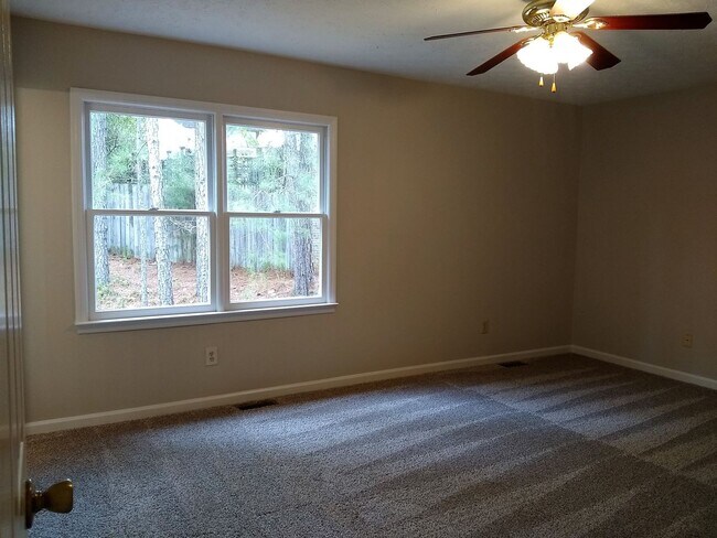 Building Photo - UPDATED & SPACIOUS 3 Bedroom 2 Bathroom home close to SHOPPING & FT BRAGG!!