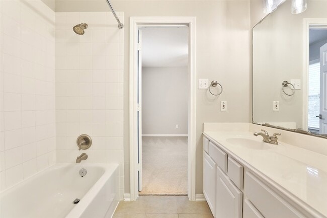 Building Photo - 1422 W 24th St