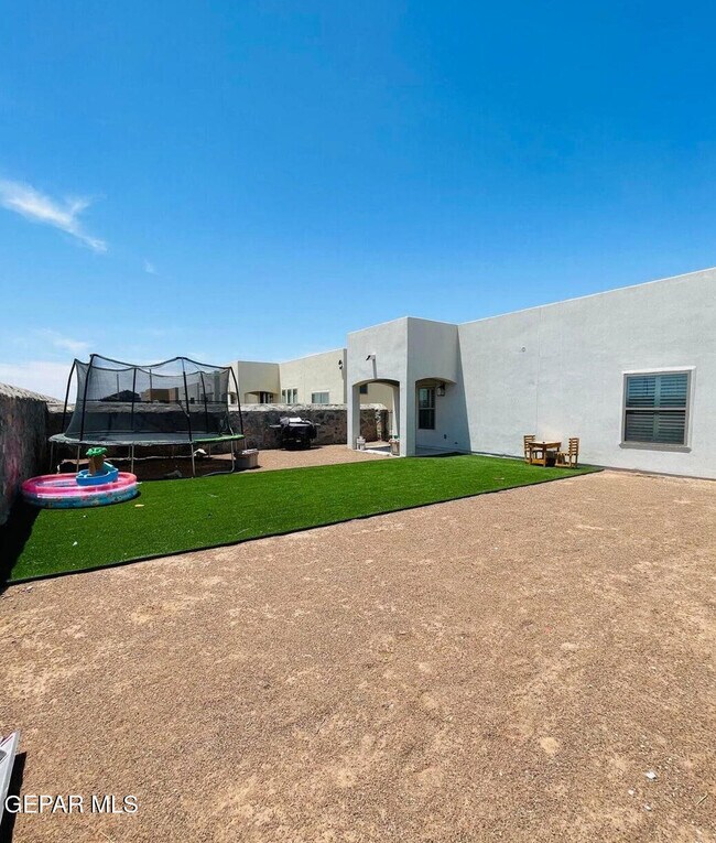 Building Photo - 2220 Tierra Delmonte Dr