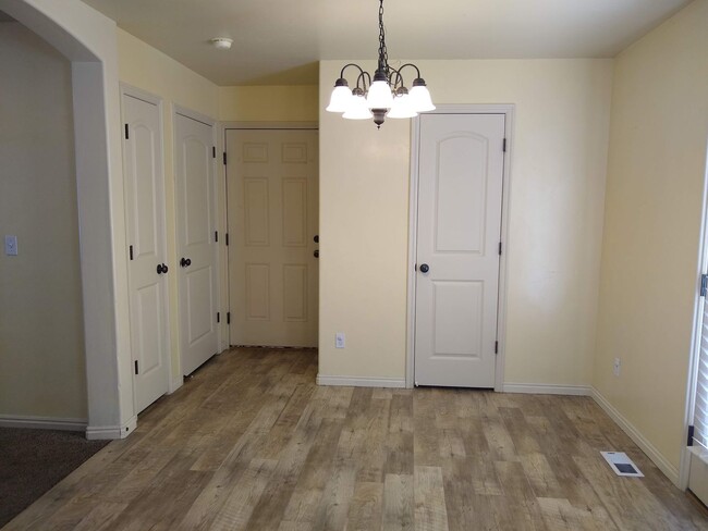Building Photo - BEAUTIFUL 4 BED 2.5 BATH HOME FOR RENT IN LEHI!!!