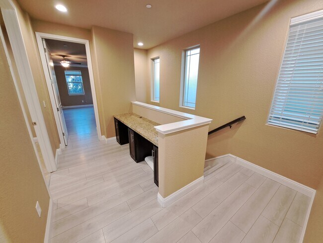 Building Photo - 677 Addison Ln