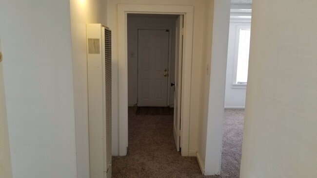 Building Photo - ADORABLE HOME ON LARGE LOT