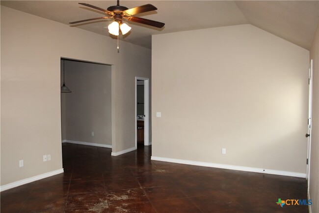 Building Photo - 621 Paseo del Plata Dr