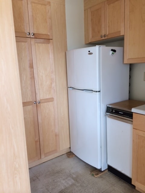 Building Photo - Available 06/01/26! Five Regents Studio with 1 Pkg $1,600.00 MONTH