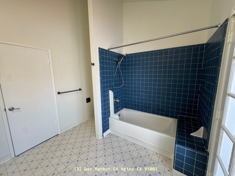 Master Bath 2 - 132 Bar Harbor Ct