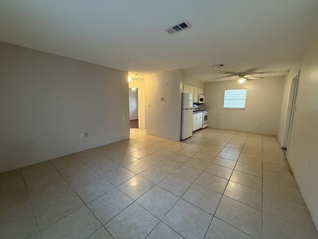 Building Photo - 202 2nd St