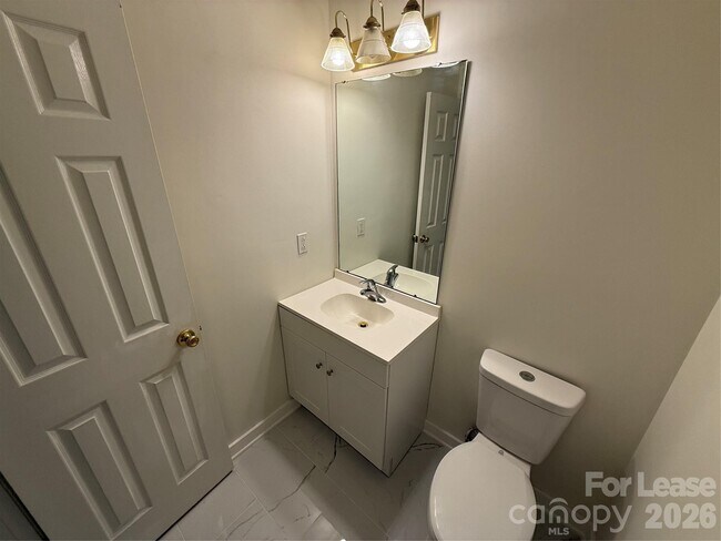 Building Photo - 9423 Fairmead Dr