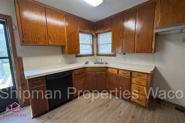 Building Photo - 1106 N 60th St