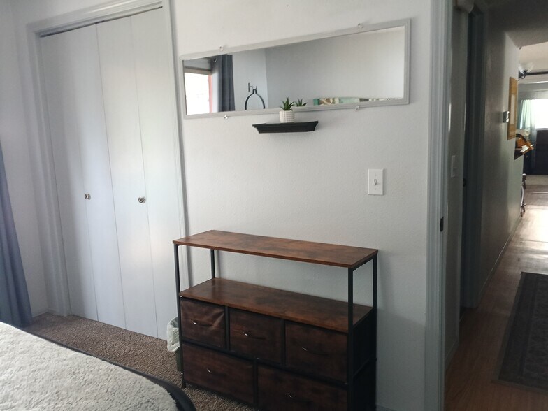 Dresser and full clost - 83 Monongahela Dr