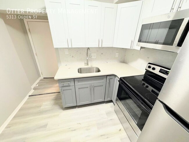 Building Photo - 2BR/1BA Sun-drenched West Philly Apt