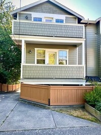 Building Photo - West Seattle Townhouse, Location Location ...