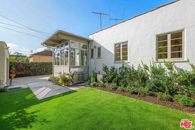 Building Photo - 208 S Rodeo Dr