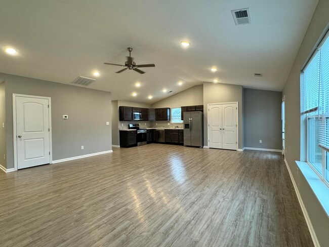 Building Photo - 401 Skaggs Blvd