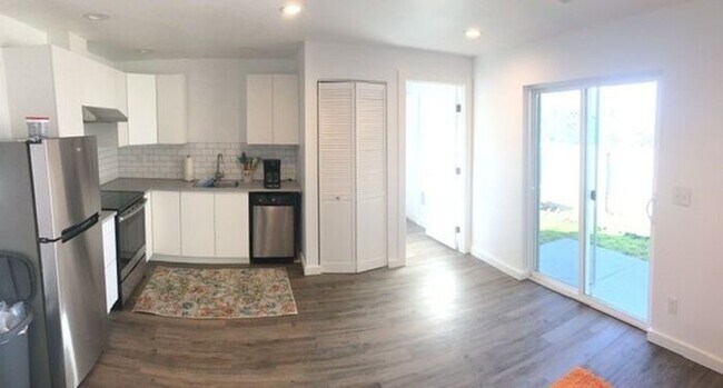 Building Photo - Perfect 1 Bedroom 1 Bath Cottage House!!!