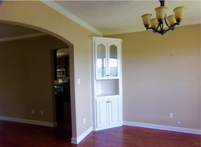 Building Photo - 18 Cains Cove