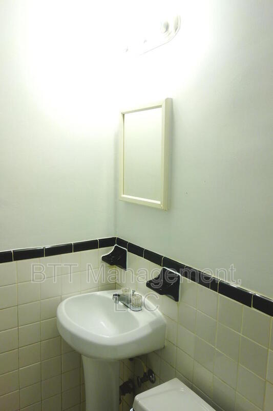 Building Photo - 8409 Greenwood Ave