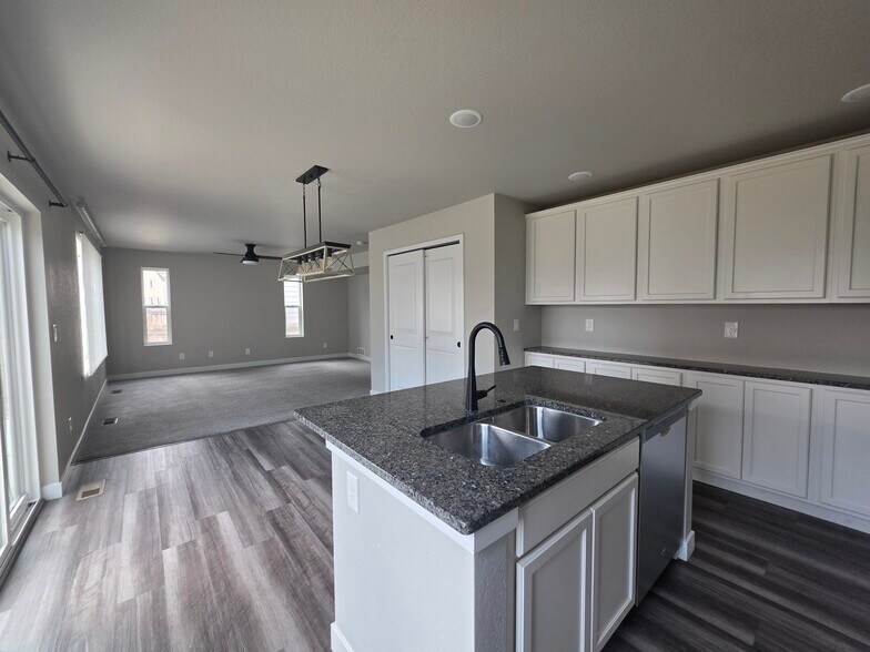 Building Photo - 10429 Luneth Dr
