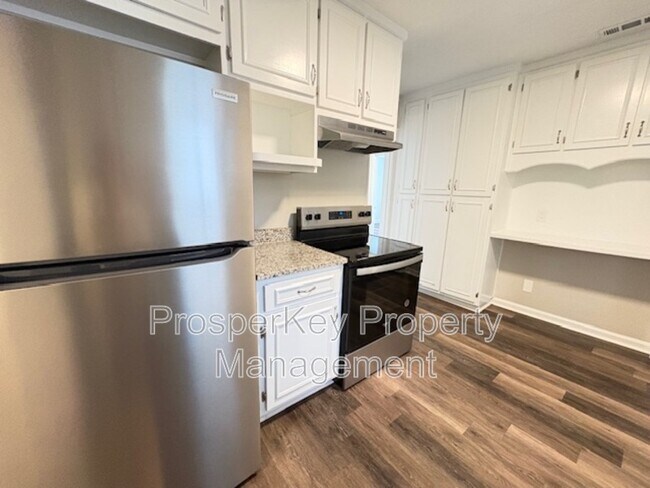 Building Photo - 4617 Rosemont Dr
