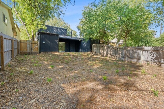 Building Photo - 1508 Rockdale Cir