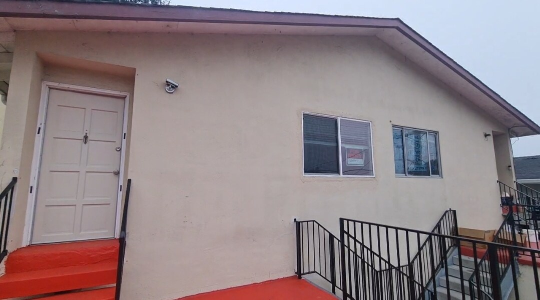 Building Photo - 420 Lewis Ln