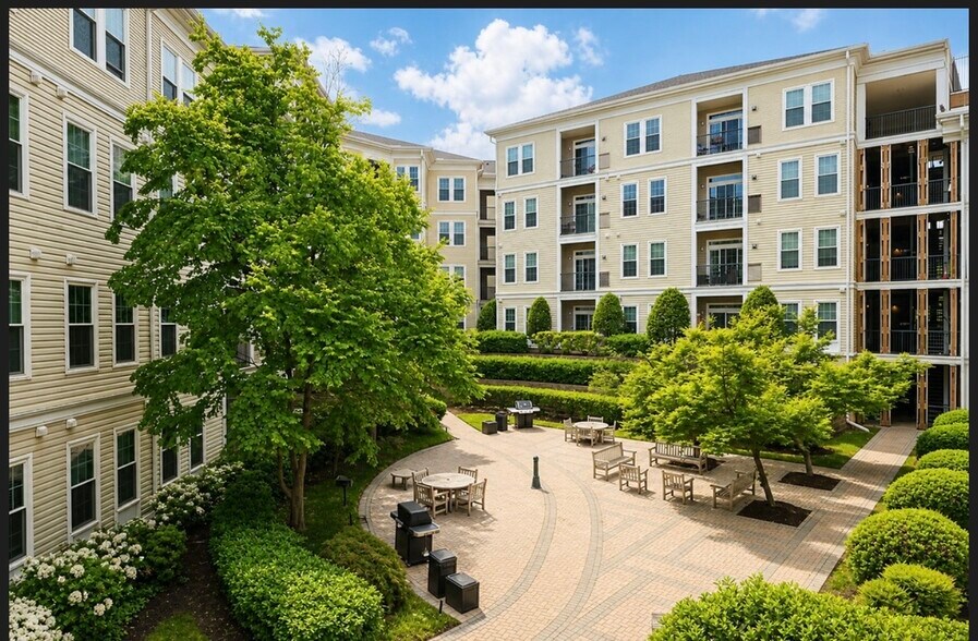 Building Photo - 2465 Army Navy Dr